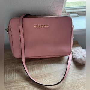 Michael kors crossbody bag